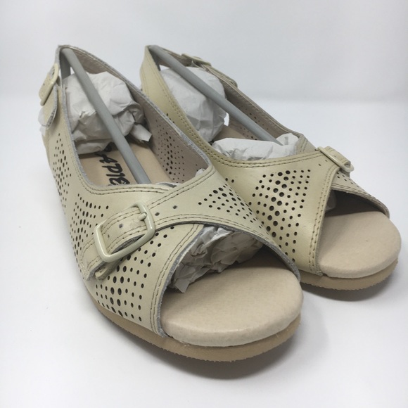 Lovely leather-like flats perfect for work. - Picture 1 of 9